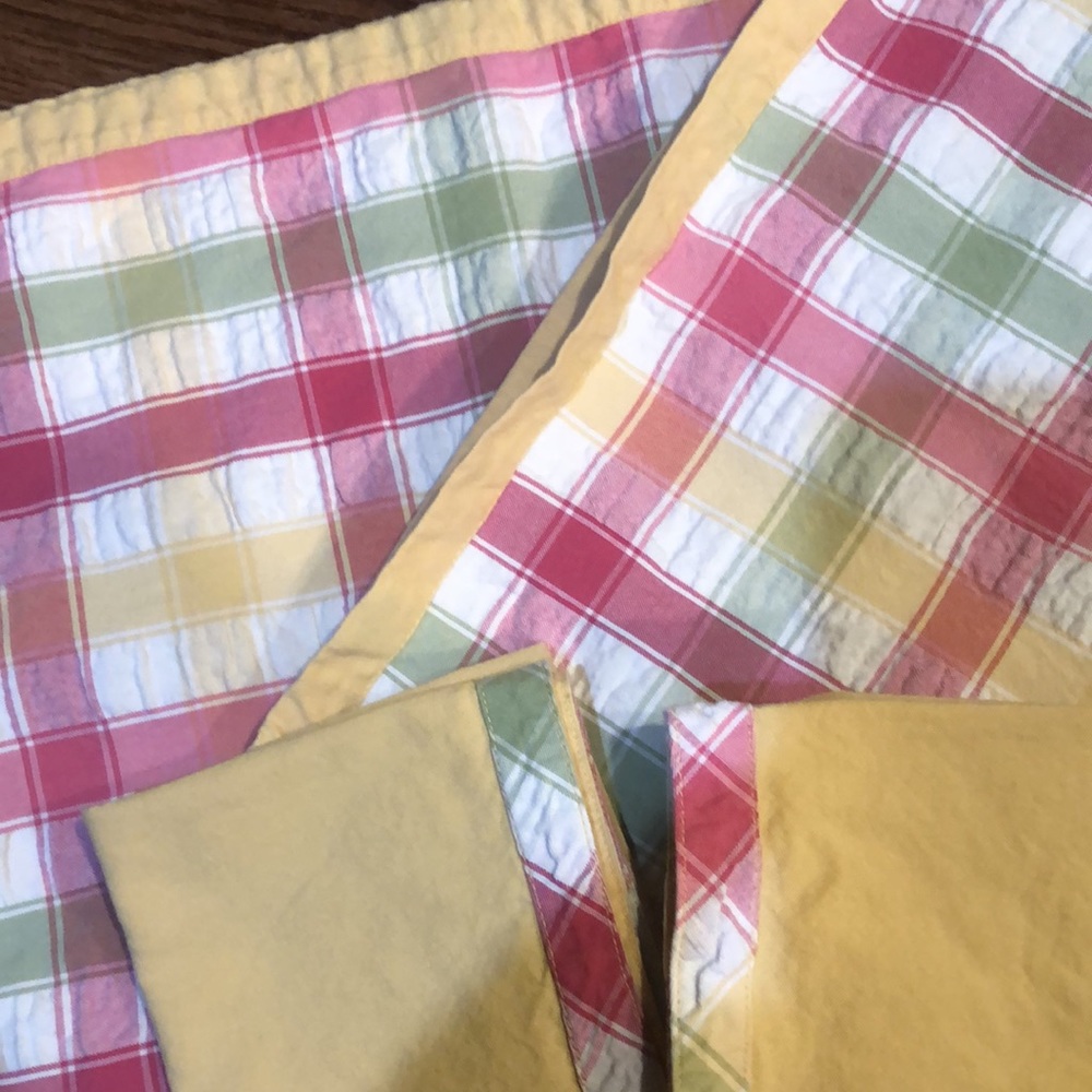 Table linens - Picture 2 of 2